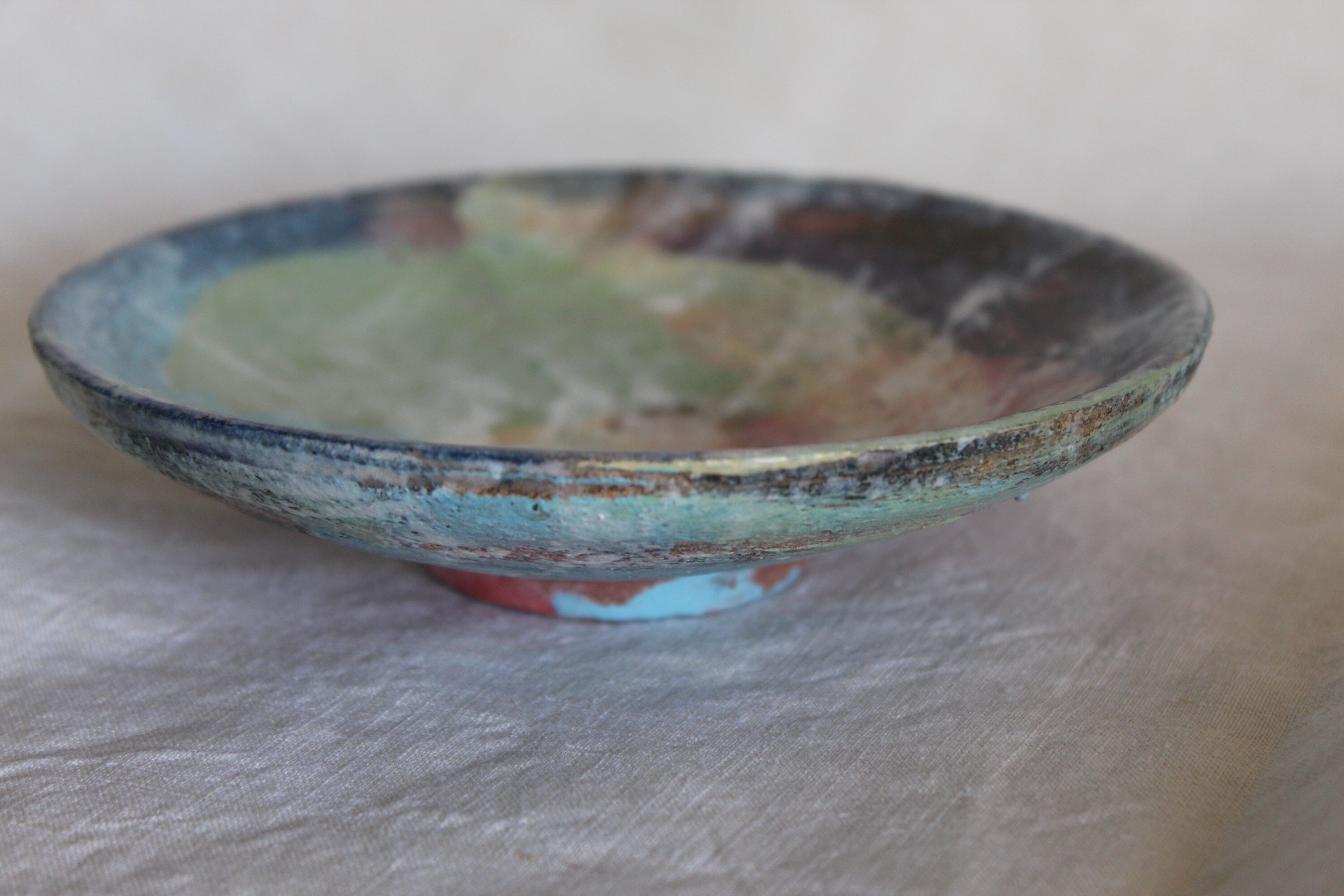 Assiette Ronde avec Des Couleur Planet Terre