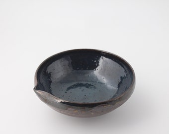 Katakuchi bowl MM in artisanal black stoneware