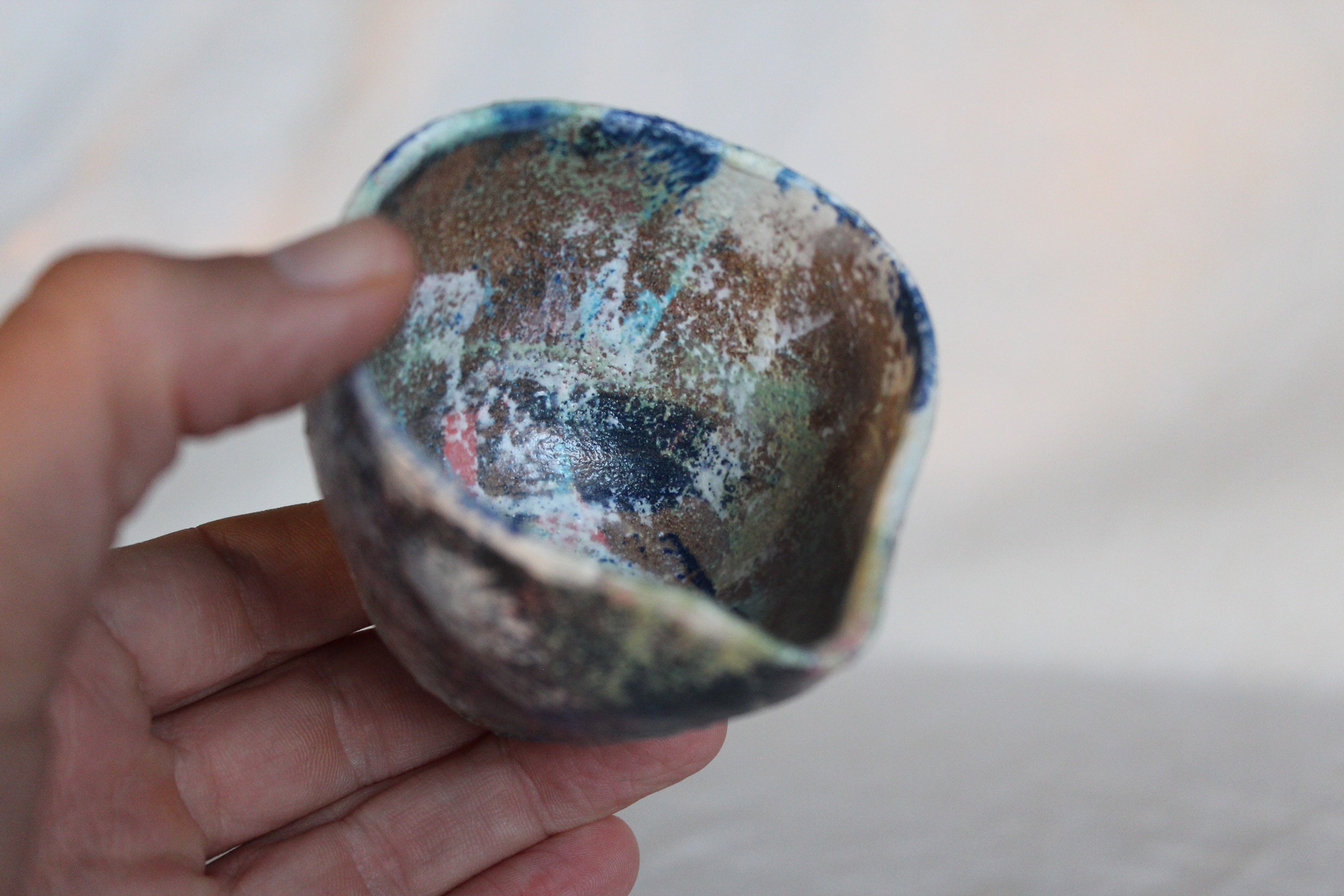 Bol Katakuchi en Céramique avec Des Motifs Modernes