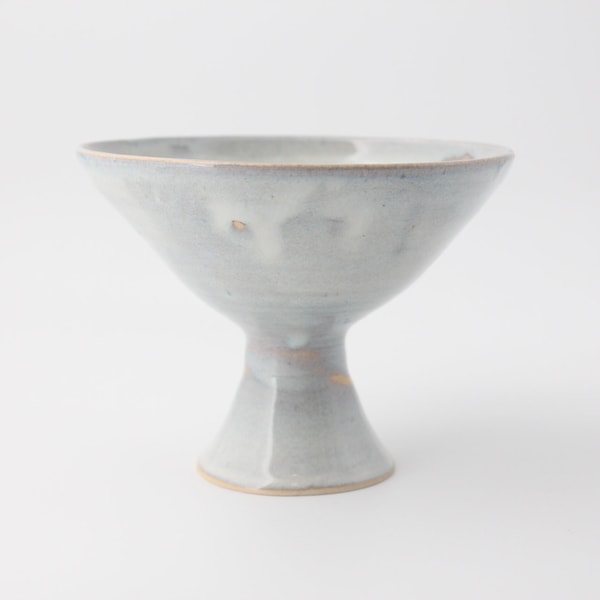 footed bowl for dessert in artisanal stoneware in light tones