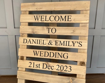 Personalised Wedding Pallet Sign - freestanding design with rustic finish, jute rope - Welcome sign with names and date for Wedding Venue