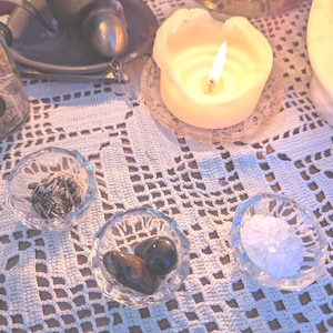 Dainty Glass Offering Bowl -salt cellar  early 1970&#39;s