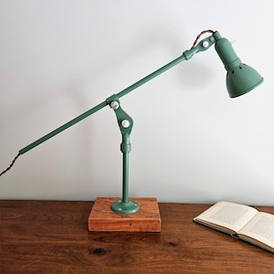 Vintage Industrial Desk Lamp.  Fostoria Industrial Lamp.  Steampunk Desk Lamp. Industrial Lighting.  Vintage Machinist Light.  Factory Lamp.