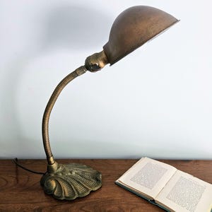 Vintage Desk Lamp. Industrial Desk Lamp. Antique Desk Lamp.  Vintage Reading Lamp. Classic Desk Lamp. Antique Office Lighting.