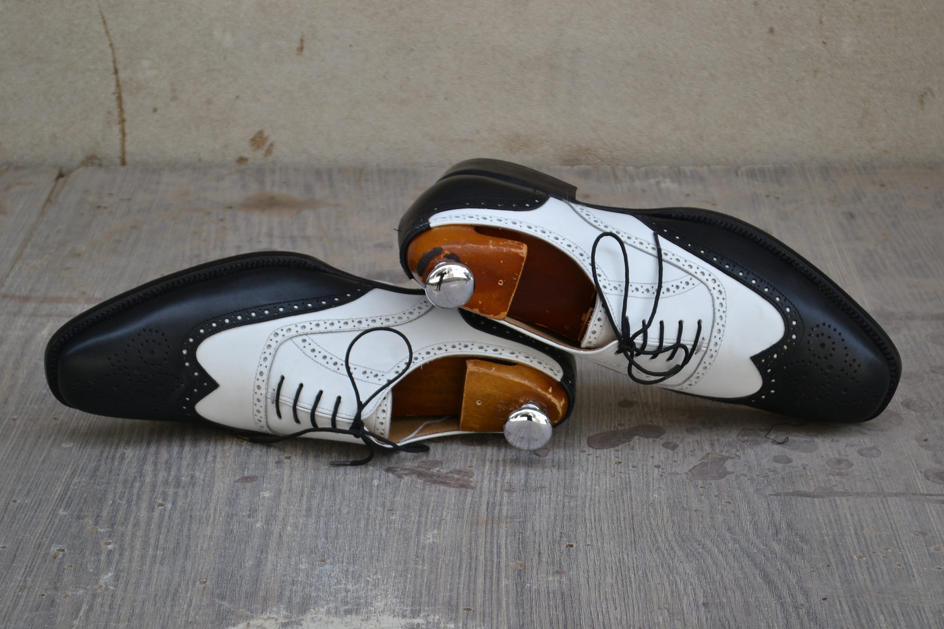 Men s Handmade Black White Leather Wing Tip Brogues Lace Up Oxfords Shoes