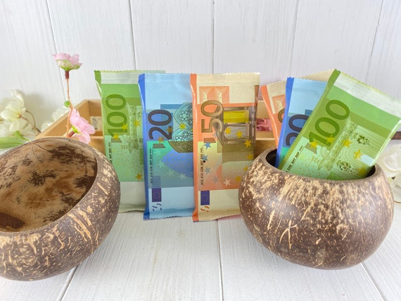 Cash gift chocolate in coconut