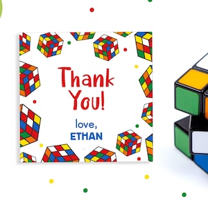 Pode incluir: Obrigado! Um cartão de agradecimento colorido com um padrão de cubo de Rubik e o texto "Obrigado! com amor, ETHAN".