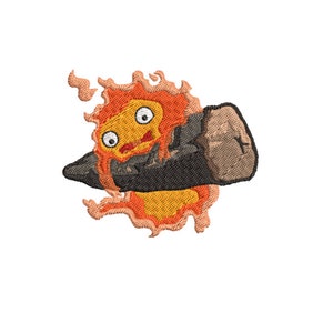 Könnte beinhalten: Gestickter Aufnäher mit einem Cartoon-Feuergeist mit einem überraschten Ausdruck, der ein Stück Holz hält. Der Geist ist von orangefarbenen Flammen umgeben.