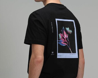 Floral Print Tee, Flower Design Aesthetic Tshirt, Simple Summer T-Shirt, Short Sleeve Slim Fit Cotton T-Shirt, Black Oversize Tee