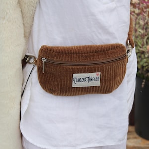 Petit sac banane en velours côtelé beige avec doublure en coton et fentes pour cartes, parfait sac pour téléphone, sac à main végétalien, sac banane pour téléphone portable, sac banane, pois de senteur