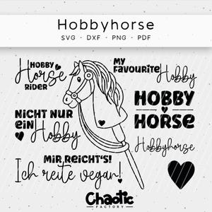 Könnte beinhalten: Schwarz-weiße Grafik mit einem Steckenpferd-Design und dem Text "Hobbyhorse" sowie Sätzen wie "Hobby Horse Rider" und "My Favourite Hobby". Enthält SVG-, DXF-, PNG- und PDF-Dateiformate.