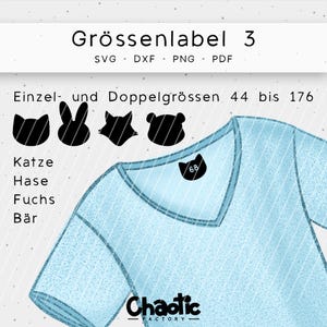 May include: A light blue t-shirt with a V-neck design, featuring a black cat graphic with the number 68. The image includes German text, such as "Grössenlabel 3" and "Einzel- und Doppelgrössen 44 bis 176". The bottom of the shirt has the text "Chaotic - FACTORY -".