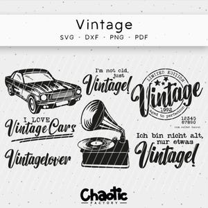 Könnte beinhalten: Schwarz-weiße grafische Designelemente mit einem Oldtimer, einem Plattenspieler und Text, der "Ich liebe Oldtimer", "Vintage-Liebhaber", "Ich bin nicht alt, nur vintage!" und "Limitierte Auflage Vintage, gereift zur Perfektion 1992" lautet.