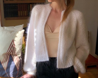 Mohair blanc moelleux court cardigan en tricot épais haussement d'épaules de mariage pastel court femmes floue boléro veste de mariée courte pull en tricot à la main