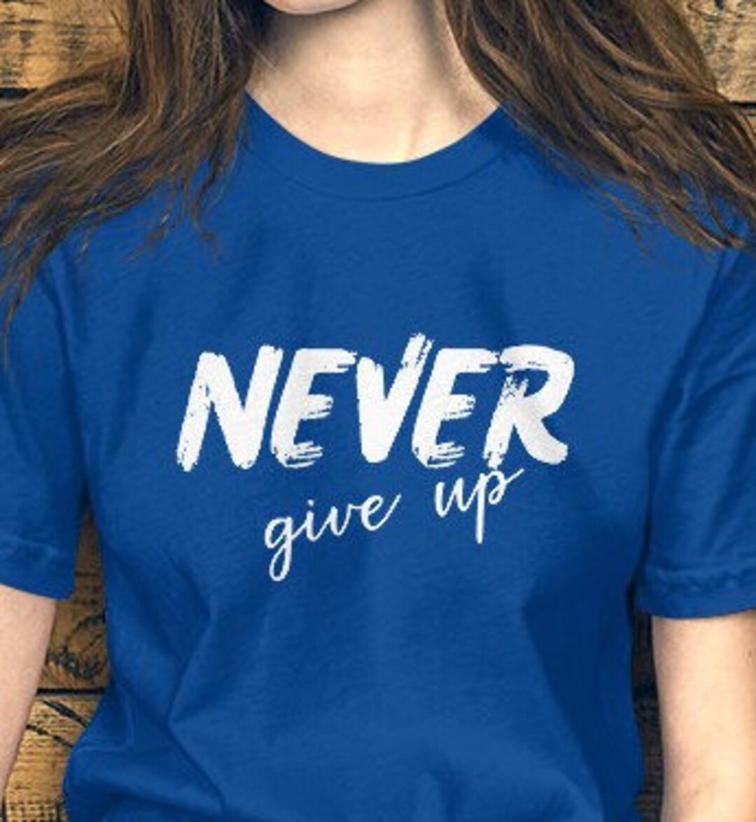 NEVER Give Up Tshirt Women's Tshirt