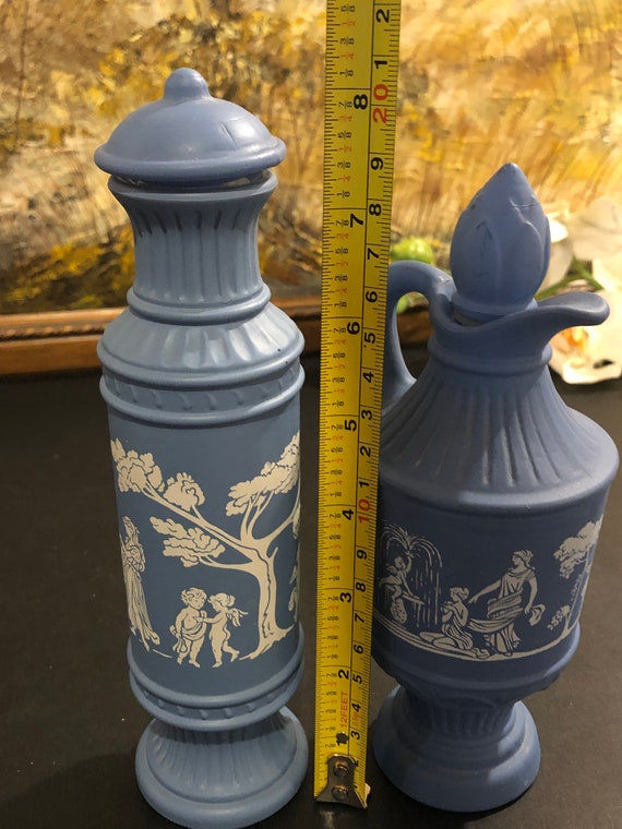 ヴィンテージ　AVON社製　ミルクグラス　パフュームボトル ３個セット Avon Blue Glass Set of 3, Perfume Bottles & Soap Dish