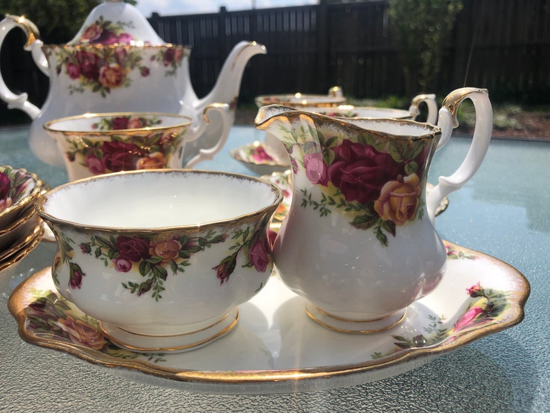 Royal Albert Old Country Rose, First Edition, Large Teapot, Teacup Saucer, Creamer Sugar Bowl, Bowls, 1960s Made in England, Gift Creamer Sugar Tray