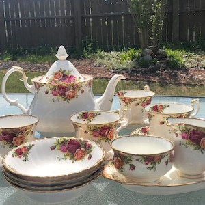 Royal Albert Old Country Rose, First Edition, Large Teapot, Teacup Saucer, Creamer Sugar Bowl, Bowls, 1960s Made in England, Gift