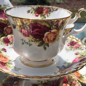 Royal Albert Old Country Rose, First Edition, Large Teapot, Teacup Saucer, Creamer Sugar Bowl, Bowls, 1960s Made in England, Gift Teacup Saucer