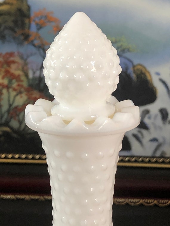 Avon White Milk Glass Hobnail Bud Vase Perfume Bottle… Gem
