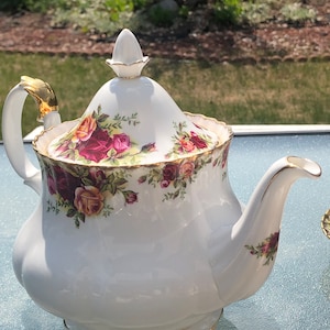 Royal Albert Old Country Rose, First Edition, Large Teapot, Teacup Saucer, Creamer Sugar Bowl, Bowls, 1960s Made in England, Gift image 7