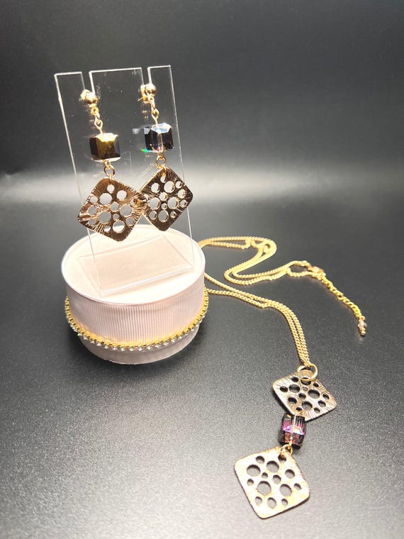 Elegant Gold Pendant Necklace, Pendant Necklace Set, Iridescent Beaded Necklace, Elegant Necklace Gift, Jewelry Gift