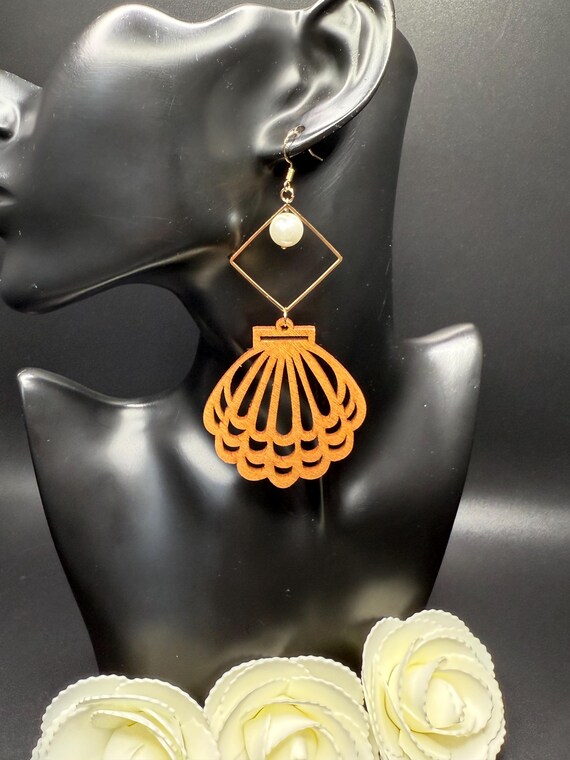 Pearl and Wood Earrings, Shell Themed Earrings, Wood Jewelry, Urban Jewelry, Boho Jewelry, Hoop Earrings