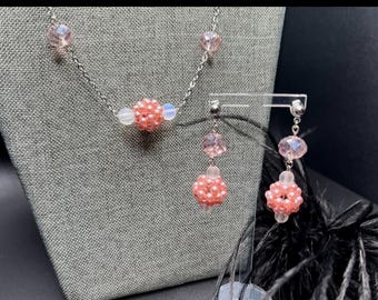 Conjunto de collar y aretes de perlas rosas: joyería nupcial para quinceañeras