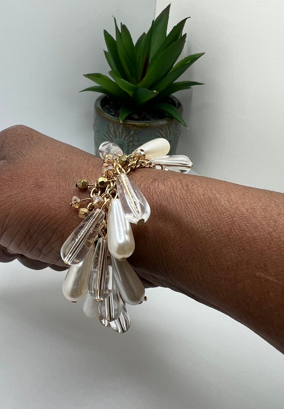 Elegant White Clear Beaded Bracelet, Teardrop Style, Clear and White, Bracelet for Women, Great Gift Idea