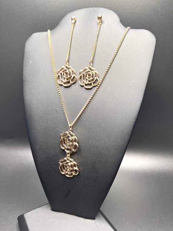 Gold Flower Necklace Set, Flower Necklace and Earring Set, Flower Pendant Necklace Set, Jewelry for Her, Floral Gift