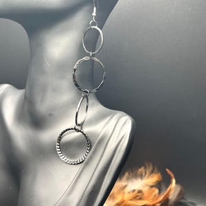 Schwarze Lange Multi Kreis Ohrringe, Schwarze Ohrringe, Moderne Creolen, Schwarze Multi Creolen, Statement Schmuck, Urban Schmuck