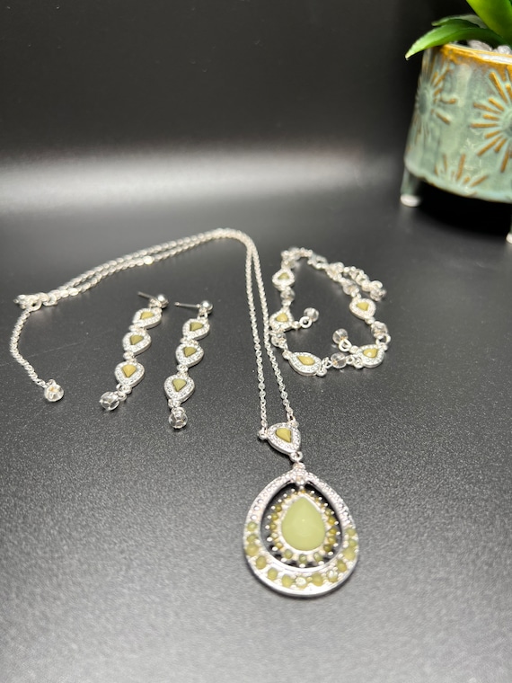Vintage Olive and Silver Necklace Set, Elegant Jewelry, Earrings, Necklace, Bracelet, Vintage Jewelry Gift
