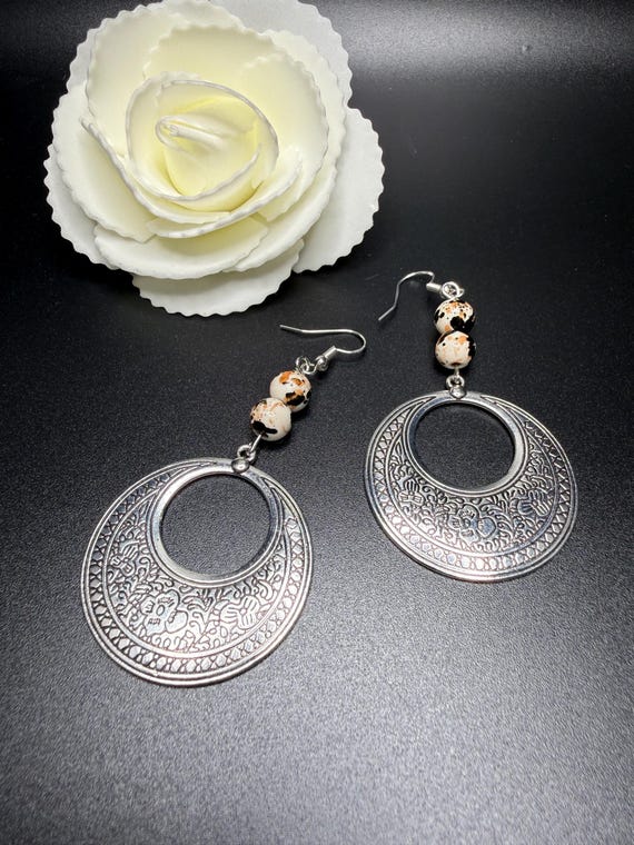 Silver Go-Go Pendant with Etching with Marble Glass Beaded Hoop Earrings