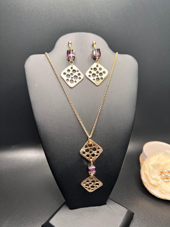 Elegant Gold Pendant Necklace, Pendant Necklace Set, Iridescent Beaded Necklace, Elegant Necklace Gift, Jewelry Gift