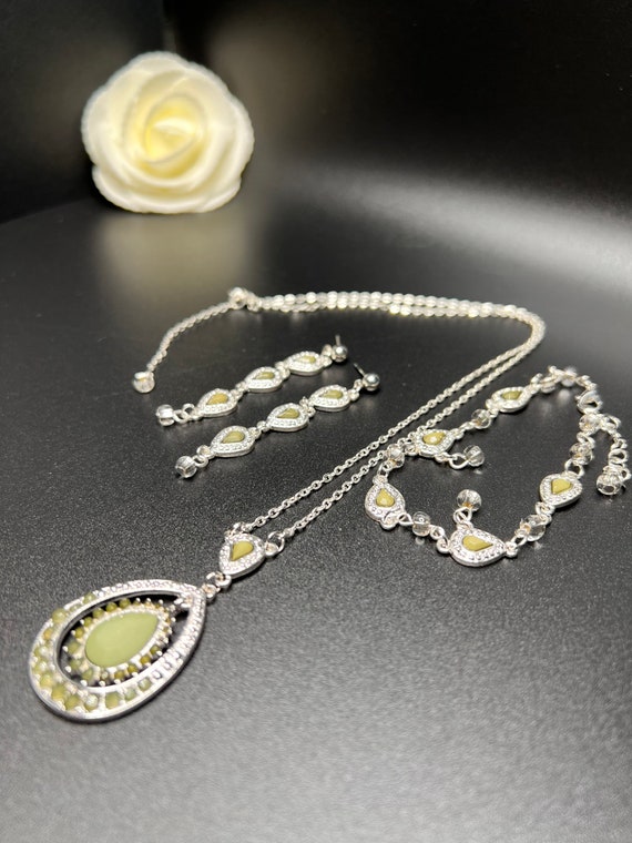 Vintage Olive and Silver Necklace Set, Elegant Jewelry, Earrings, Necklace, Bracelet, Vintage Jewelry Gift