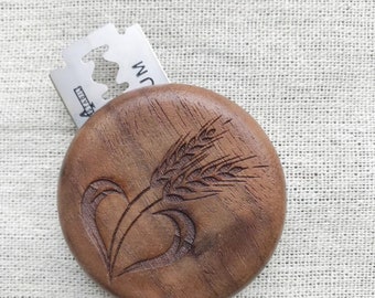 Lame pour pain aux noix : outil de mesure de la pâte avec coeur de blé gravé