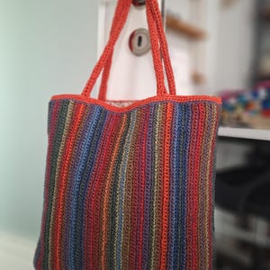 Handgemachte bunte Häkeltasche - Papiergarn, gefüttert mit Tasche, Magnetknopfverschluss, Häkeltasche mit Futter, Sommertasche, Boho-Tasche