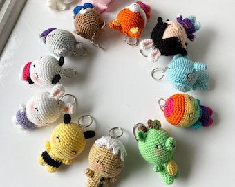 Portachiavi personalizzati Amigurumi, portachiavi personalizzati a forma di bambola, portachiavi all'uncinetto, portachiavi a forma di animali, mini bambole, portachiavi regalo.