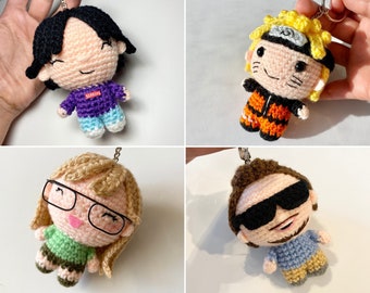 Portachiavi amigurumi personalizzato, bambolina portachiavi personalizzata, bambolina portachiavi all'uncinetto simile a una bambola, bambolina portachiavi, mini bambole, portachiavi regalo.