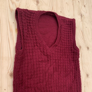 Vintage Knit V Neck Sweater Vest / Sleeveless Pullover Sweater