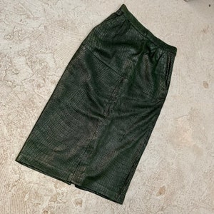 Crocodile Print Leather Skirt / Green Leather Skirt / Croc Skin Print / 80s / Midi Leather Skirt / Leather Pencil Skirt