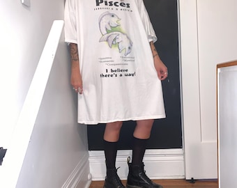 Vintage Pisces Zodiac Graphic T-Shirt: Astrology Sleepwear, Oversized Fish Design