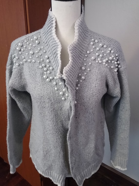 pullover mit perlen grau