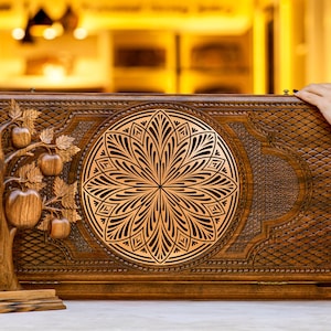 Handmade Luxury Ornamental Backgammon / Checkers Board / 32 playing pieces / Dice and Case