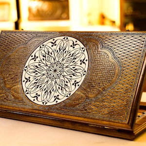 Backgammon Ornaments, Checkers Board, 32 Playing Pieces, Dices and Case