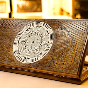 Backgammon Ornaments, Checkers Board, 32 Playing Pieces, Dices and Case