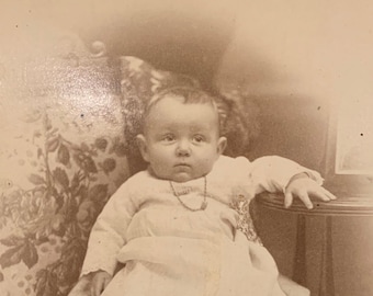 Tarjeta de gabinete embrujada - Vintage 1870s Fotografía