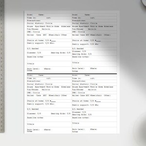 Könnte beinhalten: Ein schwarzweißes Formular mit dem Titel "Time in:  out:" und den Überschriften "Vorsichtsmaßnahmen:", "Sozialgeschichte:", "Haus Wohnung Mobilheim Obdachlos", "Wanne/Dusche", "Gehweg", "DME: Stock  ASC Rollstuhl Sonstiges", "Treppen zu Hause: J/N", "Familienunterstützung: J/N Wer", "A/L unterstützt", "Brille: J/N", "Hörhilfe: J/N", "Basisnotizen", "Vitalwerte", "Schmerzlevel:  Wo", "Notizen".