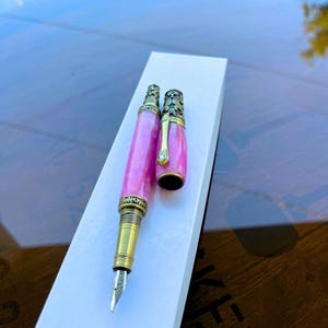 Caneta-tinteiro vitoriana rosa