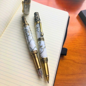 Conjunto de caneta rollerball e tinteiro vitoriano feito com mármore branco e dourado